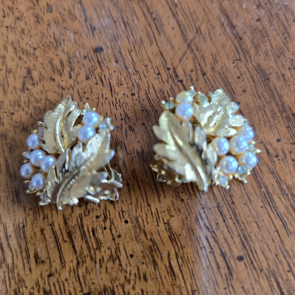 Gold Leaf Pearl Cluster Clip-On Earrings - Women Jewelry